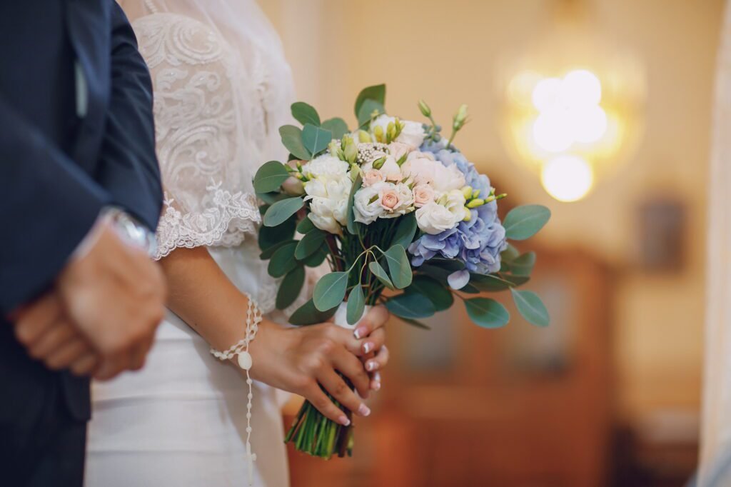 Los casamientos son una celebración universal, pero las tradiciones y costumbres pueden variar ampliamente según la cultura y la religión